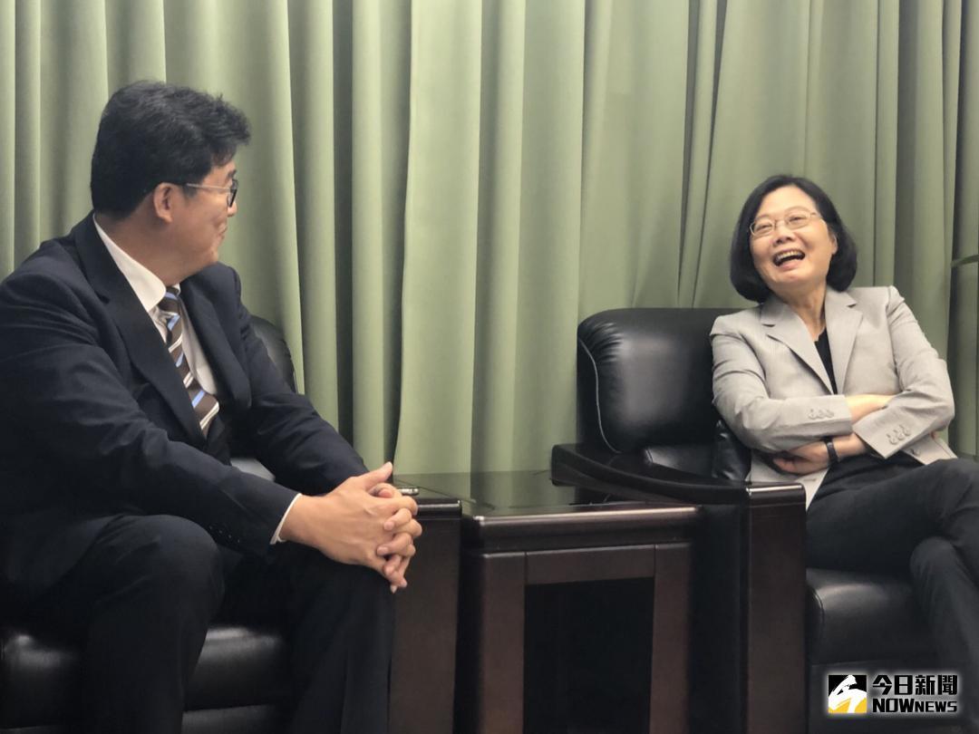 ▲總統蔡英文與姚文智在民進黨中執會後會面，雙方相談甚歡。（圖／民進黨台北市黨部提供 , 2018.5.30）