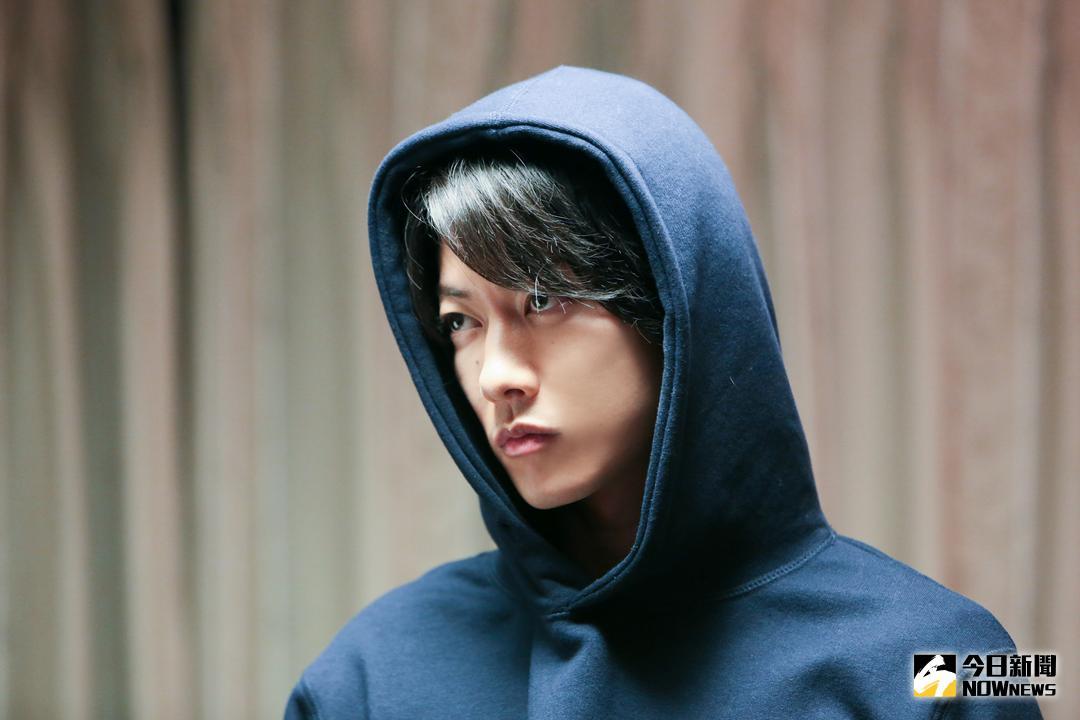 ▲佐藤健片中飾演高中生，對日本民眾展開屠殺。（圖／采昌國際多媒體 , 2018.5.30）