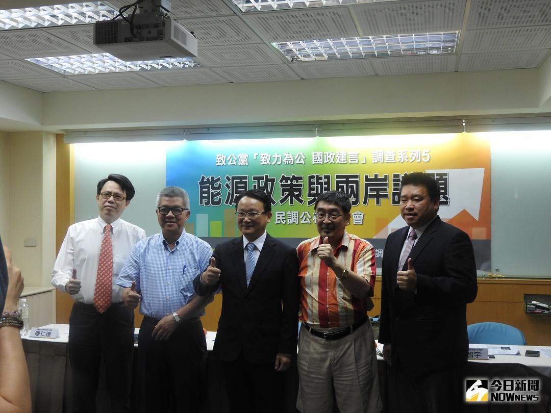 ▲中華民族致公黨召開「能源政策與兩岸政策」民調記者會，調查顯示，民眾對國軍沒信心，若對岸武力犯台，僅1成民眾願意從軍抵抗。（圖／林仕祥攝 , 2018.5.31）