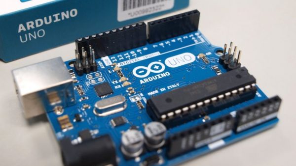 ˙一切雛型都是這塊Arduino UNO R3 原廠開發板。