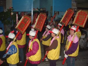 神明出巡的儀仗隊。（圖／彰化縣花壇鄉白沙社區）