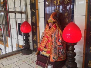 四草大眾廟贈與社寮外島集善堂的萬善公神像。(圖/維基百科)