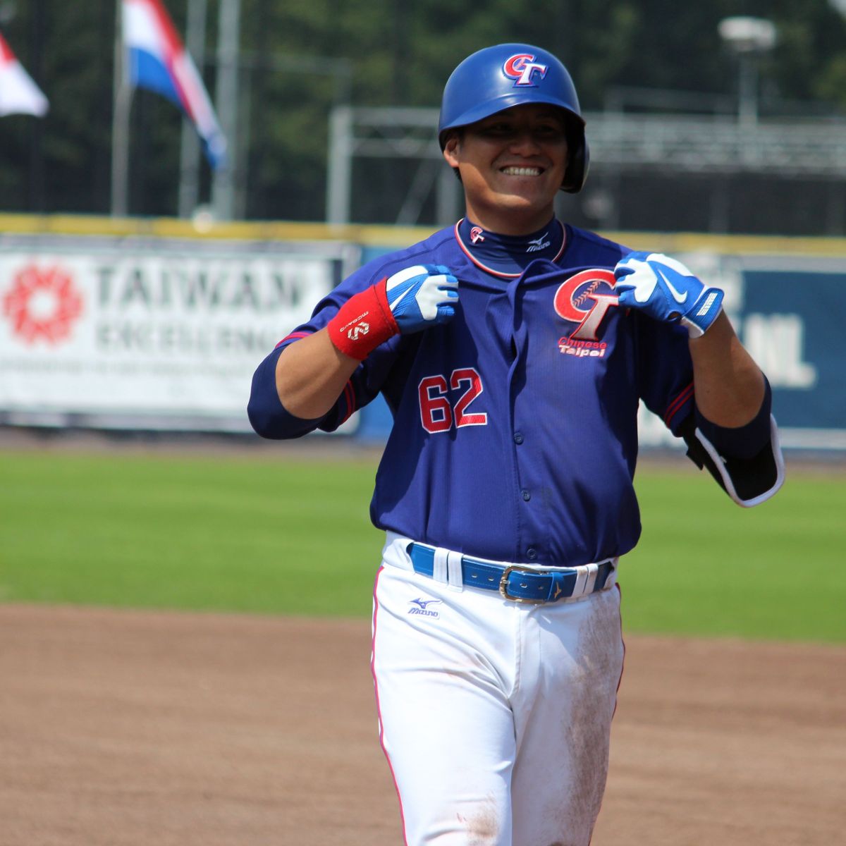 林瀚擊出2分打點安打與隊友慶祝。（圖／中華棒協提供）