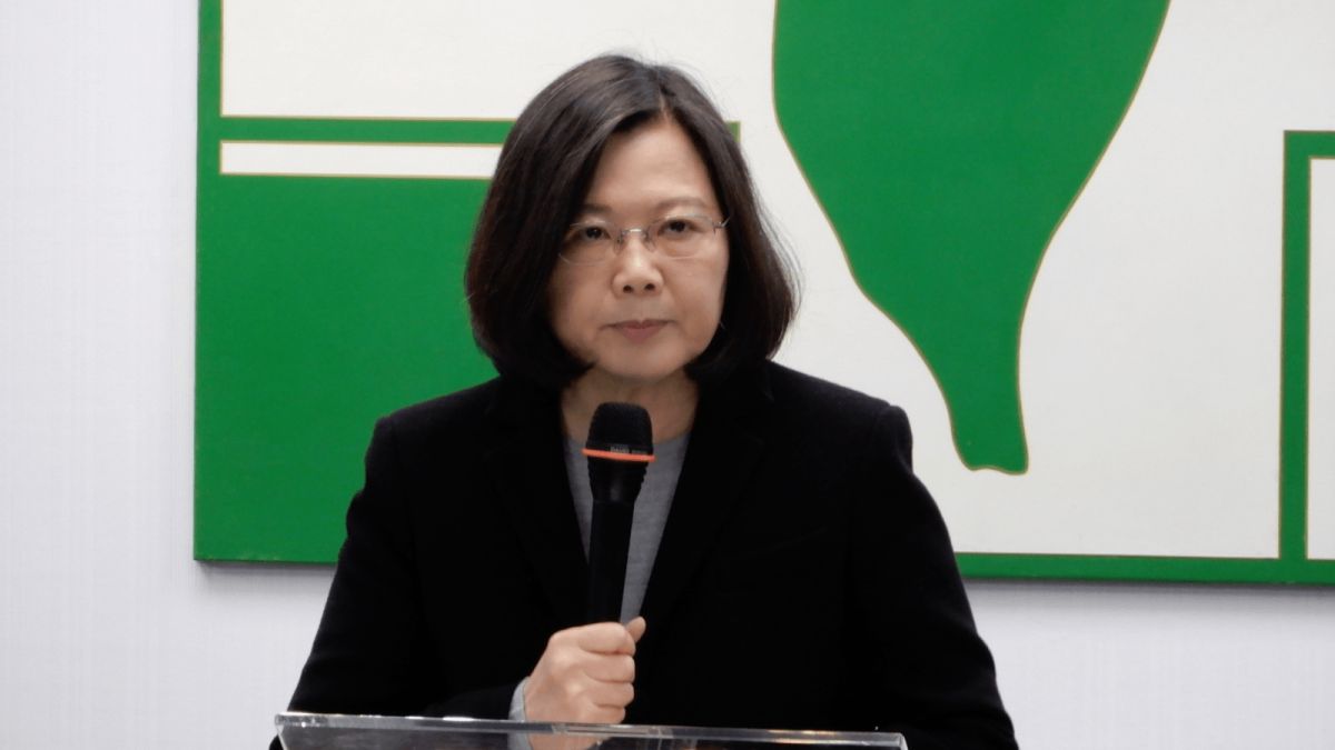 ▲軍人年改三讀，總統蔡英文20日在臉書貼文表示，「感謝國會的理解和支持，也感謝行政團隊的全力以赴，我們共同完成了一個既能維持基金永續，確保退休安全，同時強化國軍戰力的軍人年改方案。這是一個艱鉅的任務，但我們一起做到了。」（資料照／記者陳弘志攝）