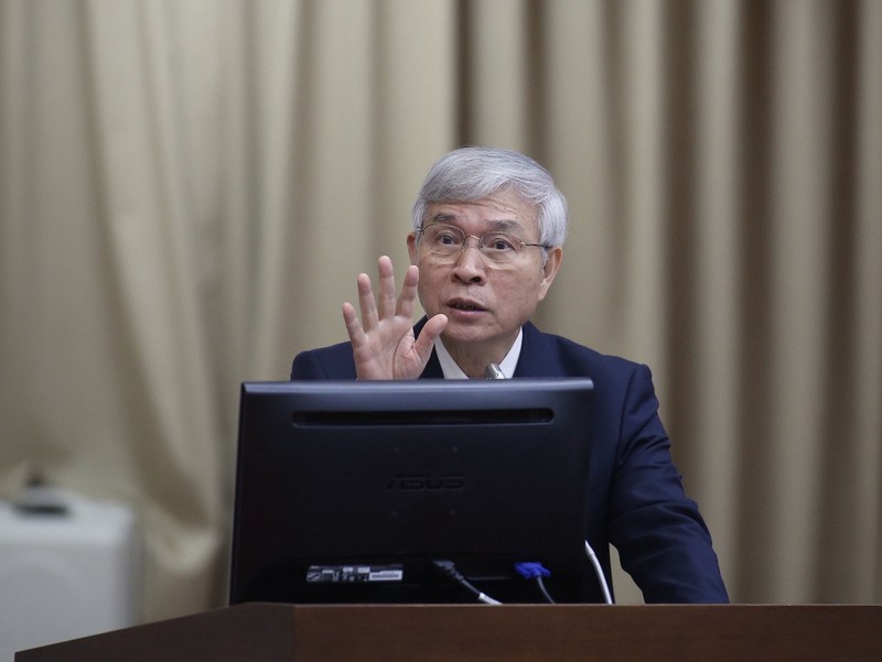 ▲央行日前公布統計資料，2017 年底我國對外資產高於負債，蟬聯全球第五大淨債權國。圖為央行總裁楊金龍。（資料圖片）中央社記者徐肇昌攝  107 年 4 月 25 日