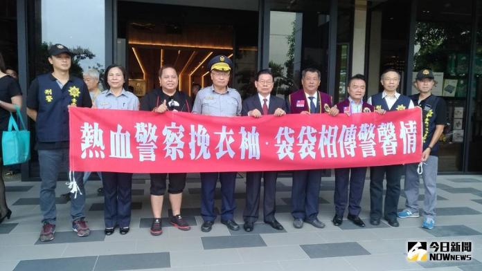 台南警六分局警察節捐血活動　藝人黑面與分局長高歌響應
