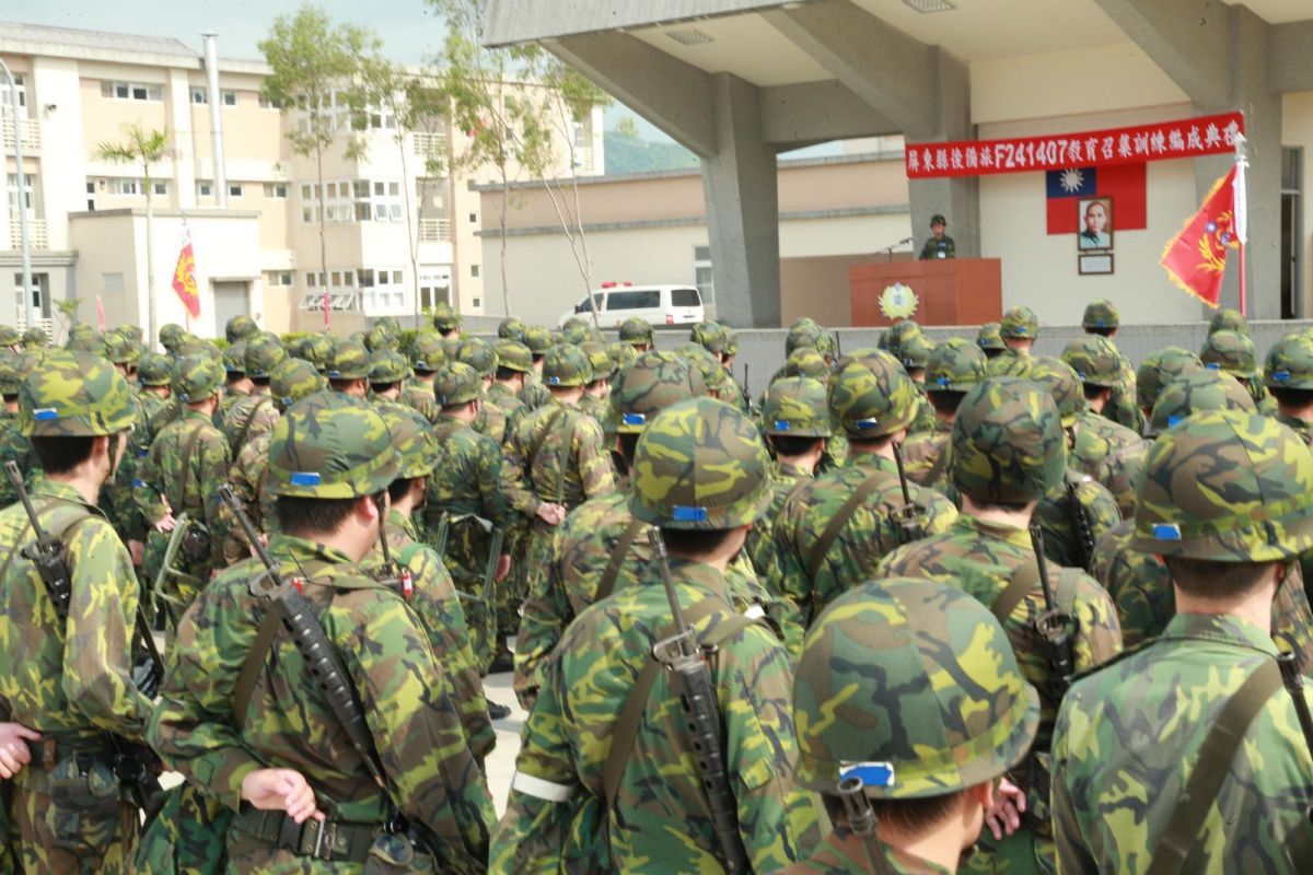 ▲同心35號演習動員召集令生效，後備軍人於指定時間內向指定地點報到。（圖／軍聞社提供)