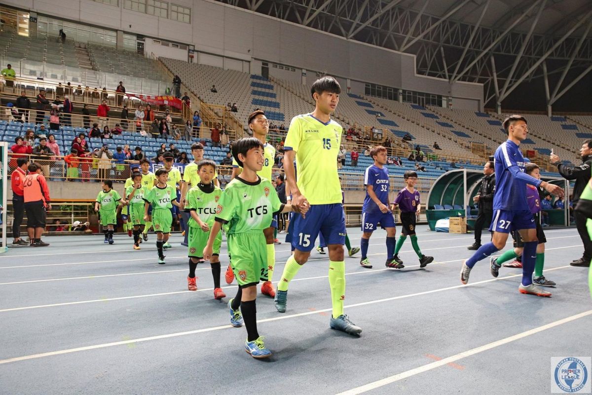 ▲2018企甲開幕戰，衛冕軍北市大同（藍衣）對上台南市。（圖／取至中華足協競賽網）