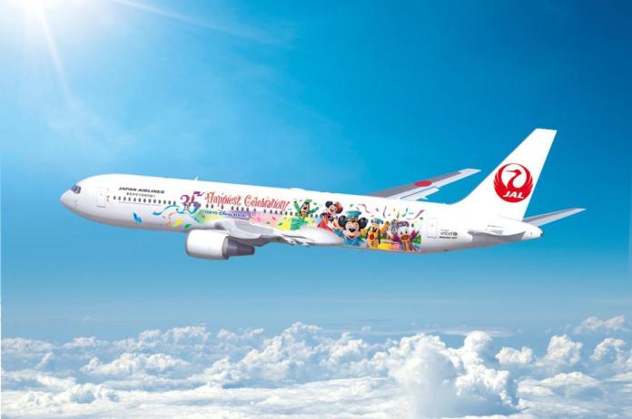 ▲日本航空宣布推出東京迪士尼 35 周年慶彩繪機，首航將執飛 6 月 22 日東京羽田飛往福岡的 JAL317 航班。（圖／日本航空）