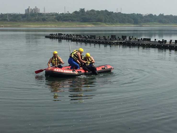 ▲蘭潭消防分隊於蘭潭水庫實施救溺演練。（圖／蘭潭消防分隊提供）