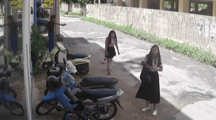 ▲泰國一名女大生拒絕和前男友復合，竟遭槍擊身亡。（影片截圖／翻攝自「News Leak」Youtube , 2018.06.05）