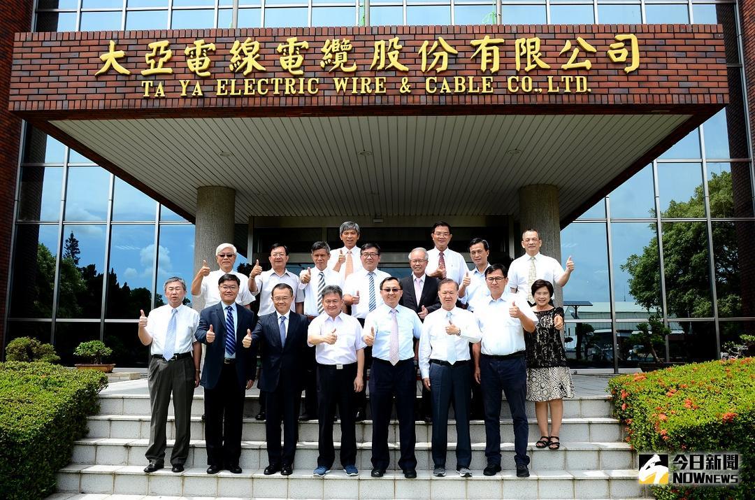 ▲大亞董事會與各事業體經營高層合影，期許營運再創佳績。（圖／大亞提供）