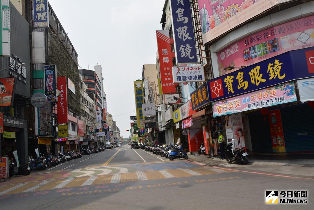 ▲警報發放後人車管制，熱鬧街道迅即淨空。（圖／記者郭政隆攝影2018.6.7）