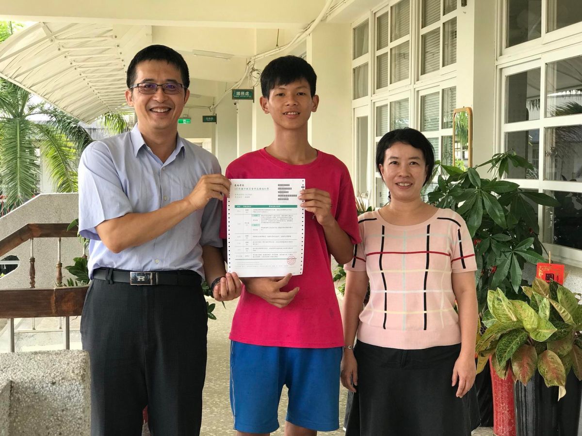 ▲吳俊這次會考作文五級分，校長和導師都非常滿意。（圖／永康國中提供，2018.06.08