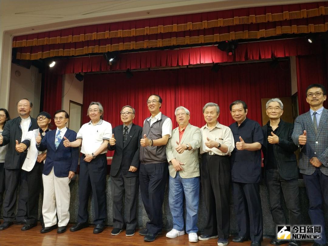 ▲台灣產業設計50年調查研究展今登場，產業設計界老中青齊聚一堂，見證產業設計半世紀發展史（圖／金武鳳攝 , 2018.6.8\\)