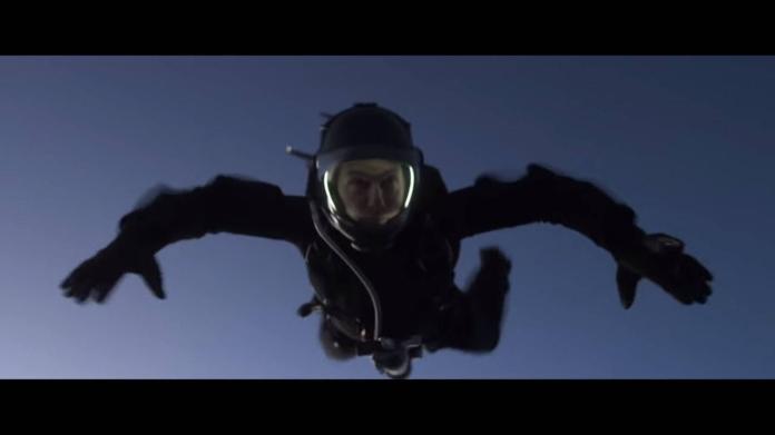 影／史上第一個HALO跳傘演員　阿湯哥重複跳100次
