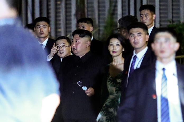 ▲北韓領導人金正恩與美國總統川普，今（12）日在新加坡舉行一對一會談，會前北韓隨行人員舉動也成焦點。（圖／達志影像／美聯社）