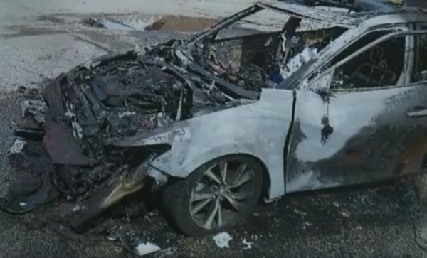 ▲美國一名女子車上有三星 Galaxy S4 與 Galaxy S8 兩支手機，其中 1 支突然爆炸起火，整輛車被火海吞噬。（圖／翻攝自WFLA News Channel 8臉書）