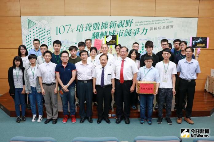 台南市府員工與成大學生開採數據金礦
