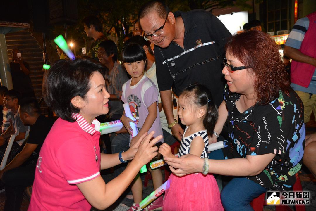 ▲嘉義市長參選人蕭淑麗於問政說明會中受到民眾熱烈的支持。（圖／記者郭政隆攝影2018.6.12）