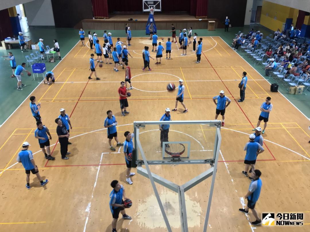 ▲東勢警分局為慶祝警察節辦健行觀賞荷花，並在東勢高工體育館舉行籃球競賽。（圖／記者黃玿琮攝2018.6.14）