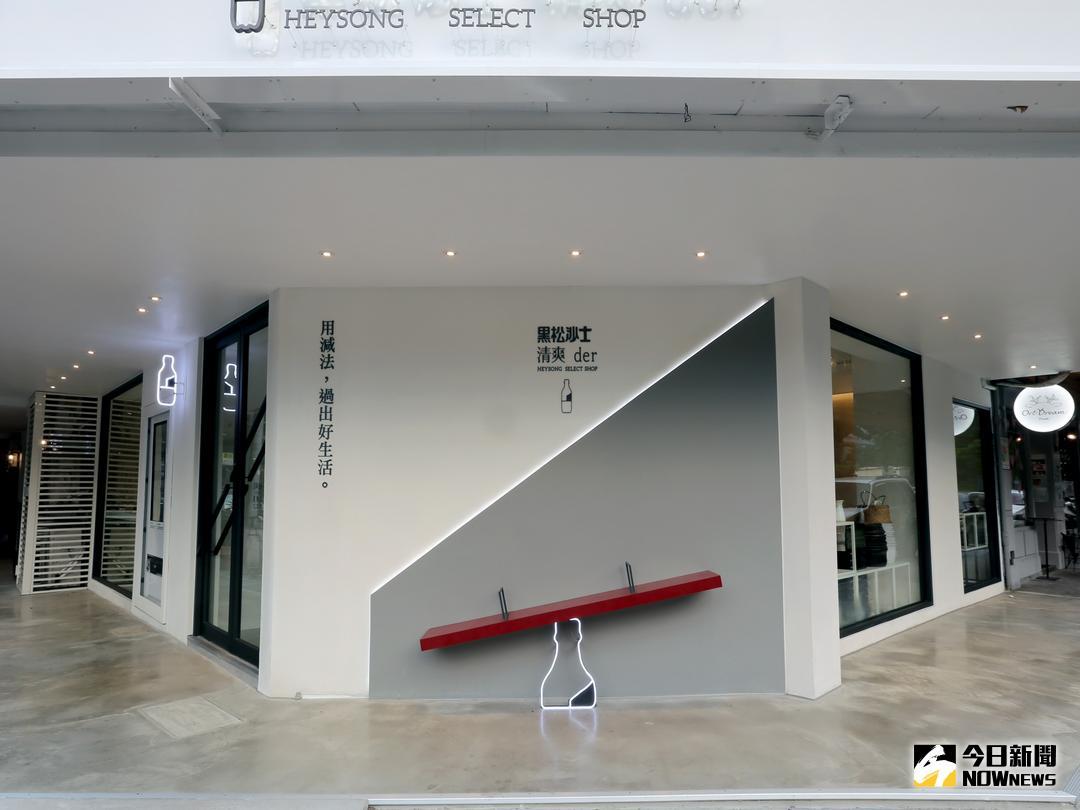 ▲夏季到來，擁有近70年歷史的本土沙士品牌打造了國內飲料業第一家時尚快閃店，周末假日平均每小時有500人次入內參觀。（圖／黑松沙士提供）