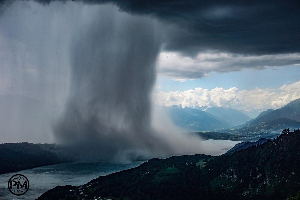 ▲國外男網友 Peter Maier 利用縮時技術拍下「雨瀑移動」畫面，壯觀景象驚呆網友。（圖／翻攝自Peter Maier臉書）