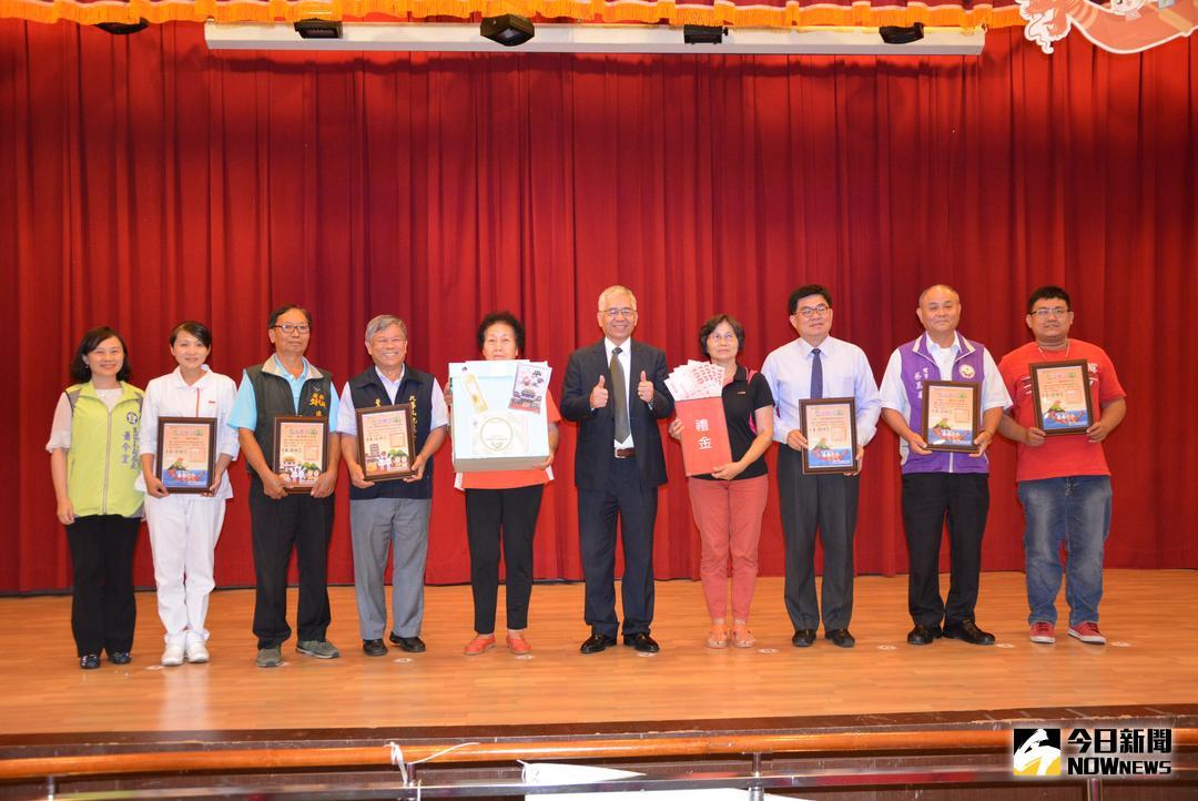 ▲各捐贈團體與資源回收個體戶代表合影。（圖／記者郭政隆攝影2018.6.15）