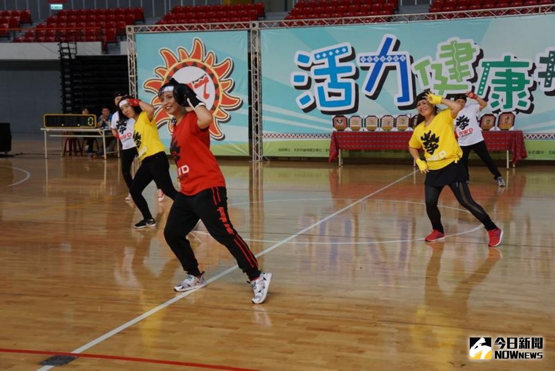 ▲原住民活力健康操競賽北區初賽在新竹縣體育館登場較勁。（圖／新竹縣政府提供 , 2018.06.15）