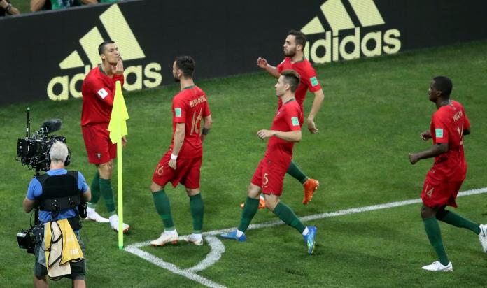 ▲葡萄牙巨星Cristiano Ronaldo踢進本屆世界盃首顆進球後，做出摸下巴動作慶祝。（圖／美聯社／達志影像）