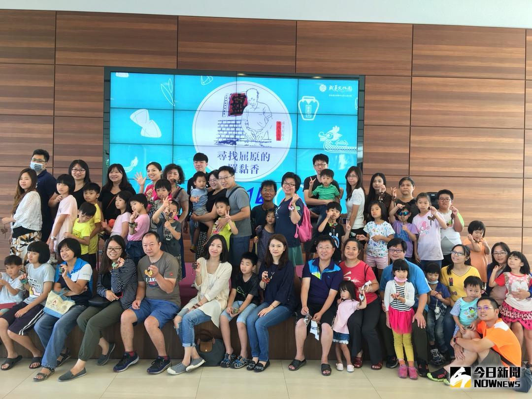 ▲成美文化園辦理製作古早味「羅黏香」彩繪香包活動，重現這項已消失半世紀的民俗工藝。（圖／記者陳雅芳攝，2018.06.16）