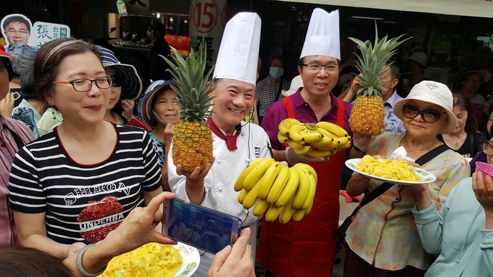 ▲曾擔任國宴主廚的阿基師今（18）日參加活動被記者問到對「水煮帶皮香蕉」的看法，他尷尬表示：「還沒學到那個區塊」（圖／翻攝自張茂楠臉書 , 2018.6.18）