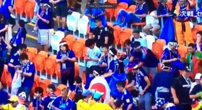 ▲世足賽日本隊昨（ 19 ）日爆冷擊敗哥倫比亞後，日本球迷自動自發撿垃圾離場，讓英國媒體盛讚「世界最棒的客人」。（圖／翻攝自太陽報）