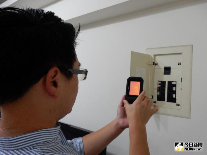 ▲公平會今（3）日通過，因電機技師公會藉由章程及會議決議，訂定訂定及調整「技術服務費」收費標準調漲30%，開罰100萬元。圖為電機技師示意圖。（圖／記者許家禎攝 , 2018.6.15）