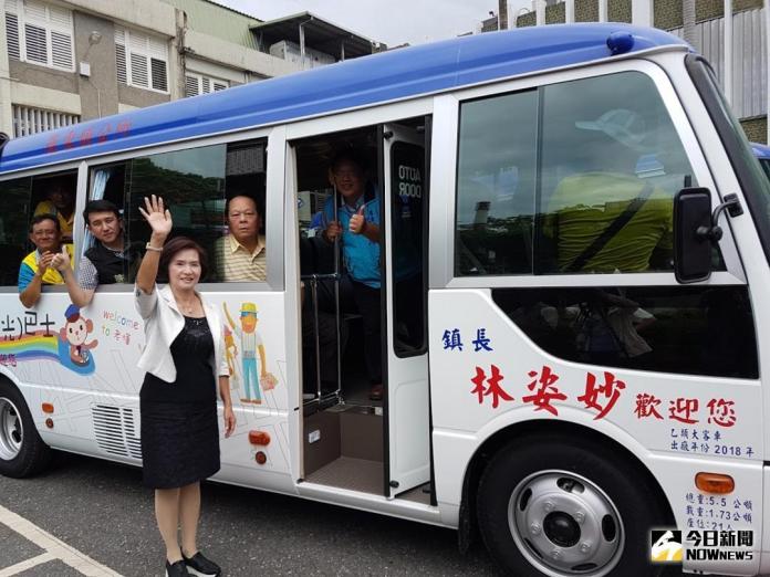 ▲羅東鎮公所汰換兩輛藍線免費社區觀光巴士7月2日正式上路。（圖／記者李清貴攝 , 2018.06.20)