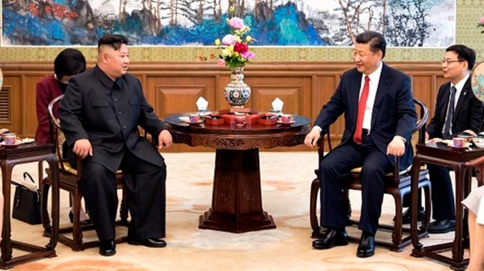 ▲中國雖然經濟下滑，但專家分析，出於地緣政治與中美關係不佳等因素，仍可能持續援助北韓，以強化兩國關係。圖為中朝雙方領導人習近平、金正恩見面資料照。（圖／新華社）