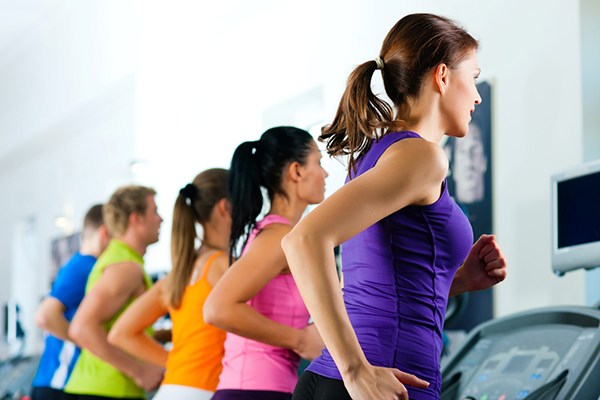 ▲現在美國有一個研究發現，女性在青春期的時候如果有固定做些比較激烈的運動，將來更年期之後的身高不會變矮。（圖／ingimage）