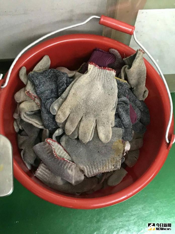 ▲製作蛋捲戴的棉紗手套重複使用（圖／讀者提供 , 2018.6.21\\)