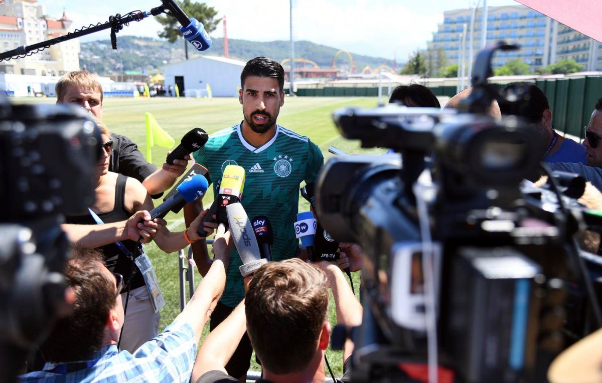 ▲德國中場Sami Khedira受訪時收到回家機票。（圖／美聯社／達志影像）