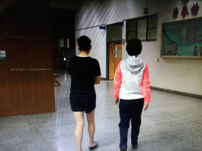 ▲嘉義市警方於台南市尋獲失蹤21天的謝姓少女\\(左\\)。（圖／嘉義市警一分局提供）