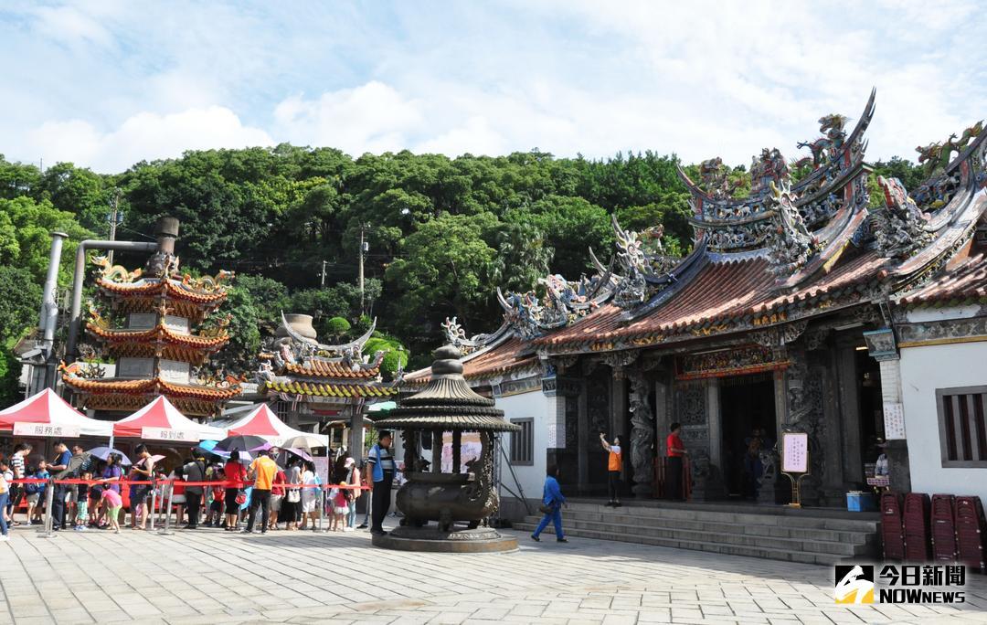 ▲國定三級古蹟壽山巖觀音寺結合2018桃園觀音菩薩文化節，連續三年舉辦親子繪畫比賽，今天舉行寫生組第二場比賽。（圖／記者李春台攝 , 2018.06.23）