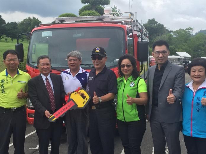 豐原高爾夫俱樂部回饋地方　捐贈水箱消防車
