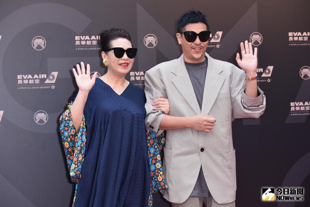 ▲比爾賈（右）帶媽媽走紅毯。（圖／NOWnews攝影中心， 2018.6.23）
