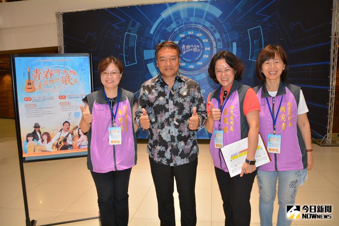 ▲施孝榮參加嘉義市衛生局舉辦的民歌演唱會中呼籲民眾戒菸。（圖／記者郭政隆攝影2018.6.24）