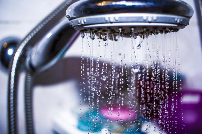 ▲藍男妻子最長一年只洗一次澡，身上的黑癬都可以堵住排水孔。（示意圖／取自Pixabay）