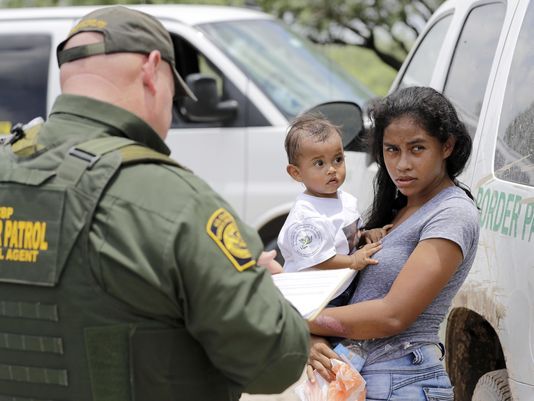 非法移民家庭被拆散　美17州聯手控告川普政府
