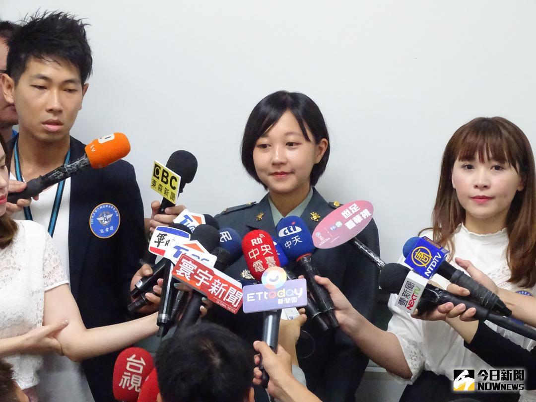 ▲國防大學政戰學院新聞系畢業生何佳芸。（圖／記者呂烱昌攝 , 2018.6.29\\)