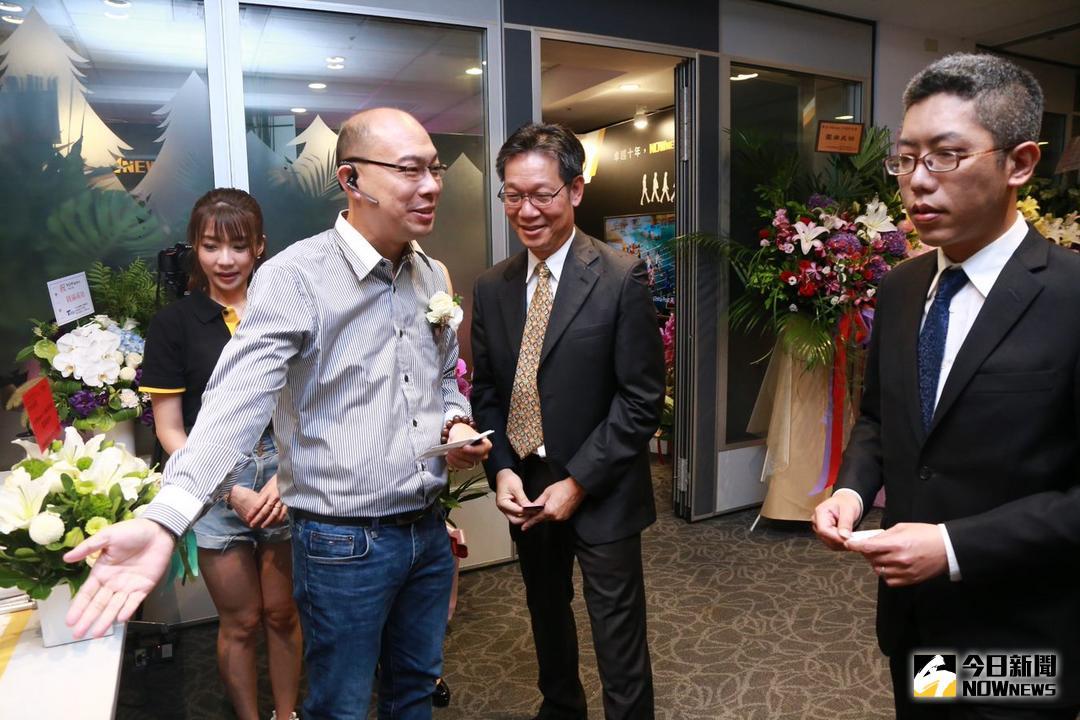 ▲今日新聞10周年茶會，行政院副發言人丁允恭親自蒞臨獻上祝福。（圖／NOWnews攝影中心，2018.6.29）