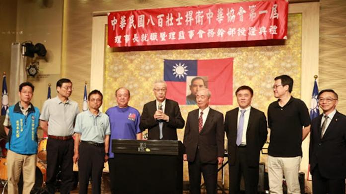 ▲國民黨主席吳敦義30日出席反年改團體「中華民國八百壯士捍衛中華協會」成立大會，他表示，未來若有機會，將重新檢討。（圖／國民黨提供 , 2018.06.30 ）