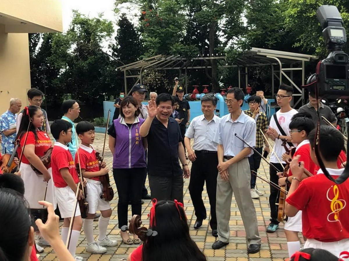 ▲東勢高工舊校址打造的實驗教育複合式園區，舉行「藝文同樂會」，邀請多組東勢在地藝文團體到場同樂。(圖／台中市政府教育局提供2018.6.30)